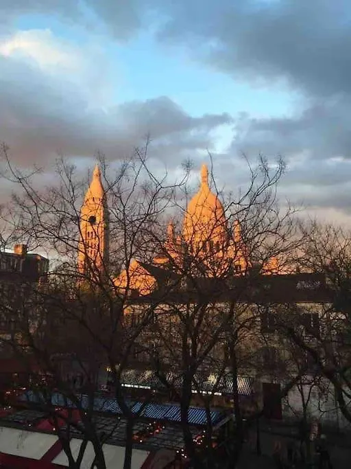 One In Montmartre 파리