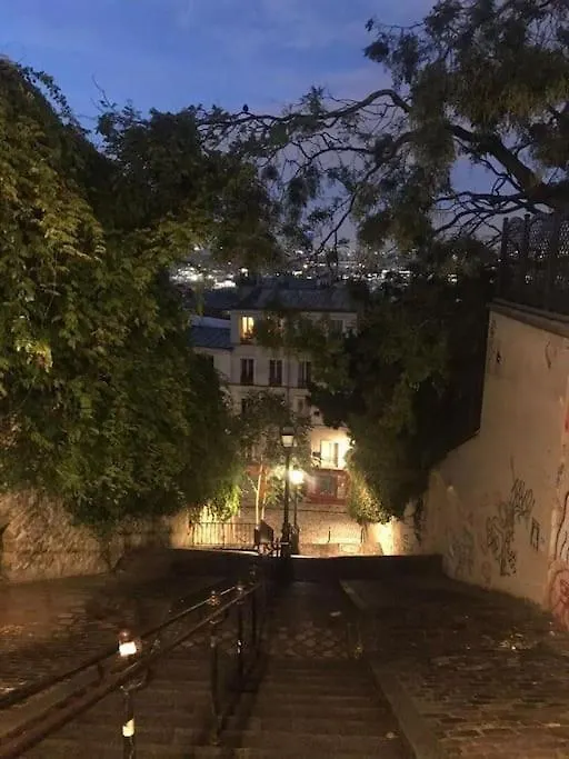 One In Montmartre パリ